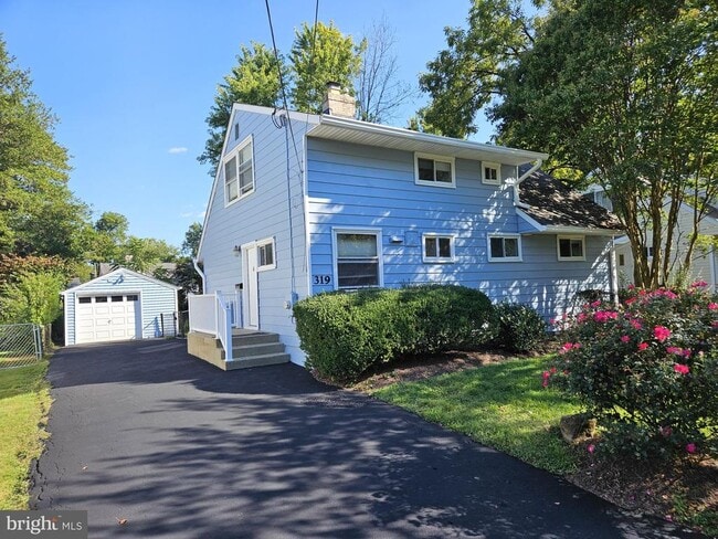 Building Photo - 319 Dean Dr