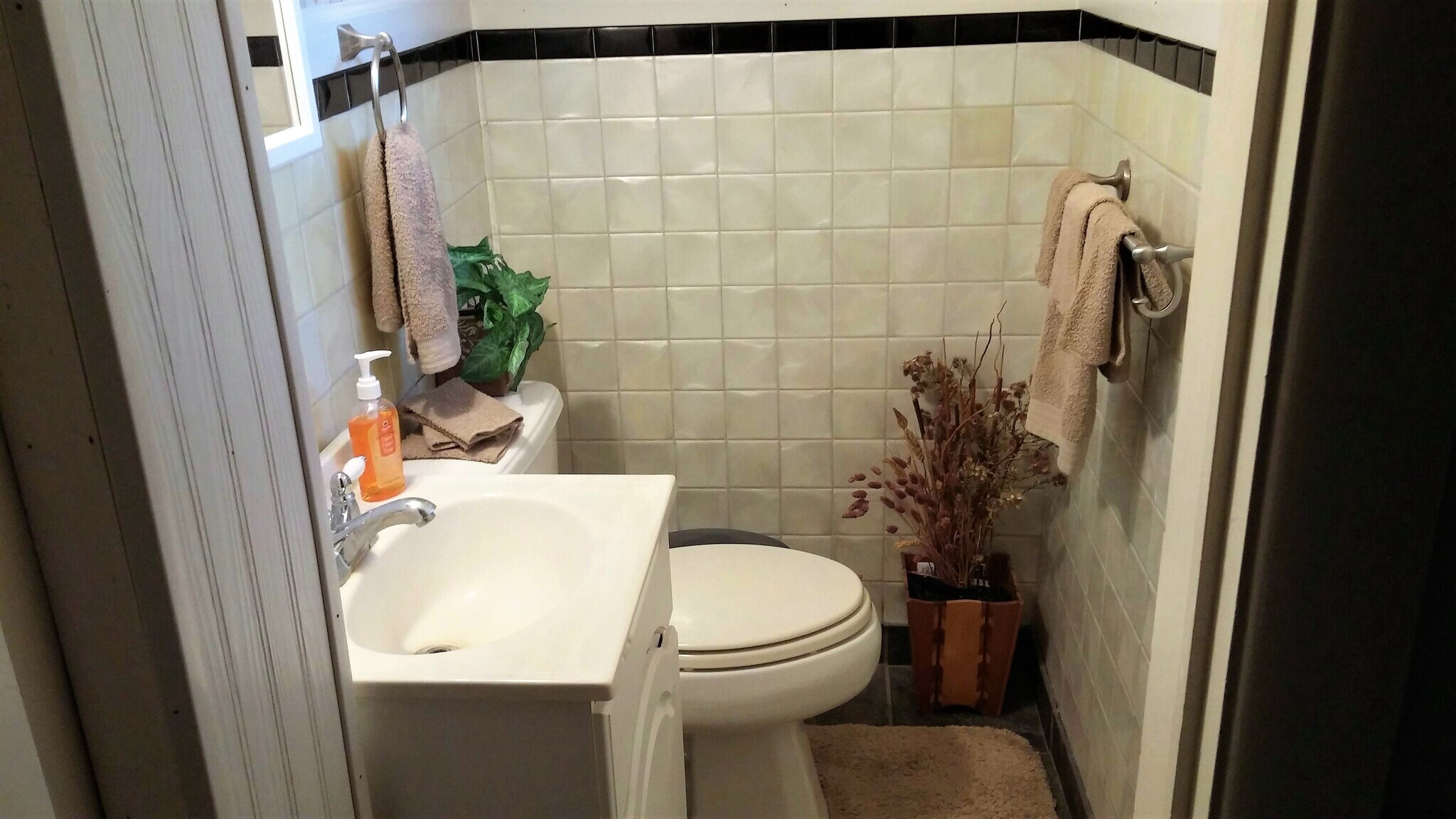 Building Photo - 18415 Hoffman Ave