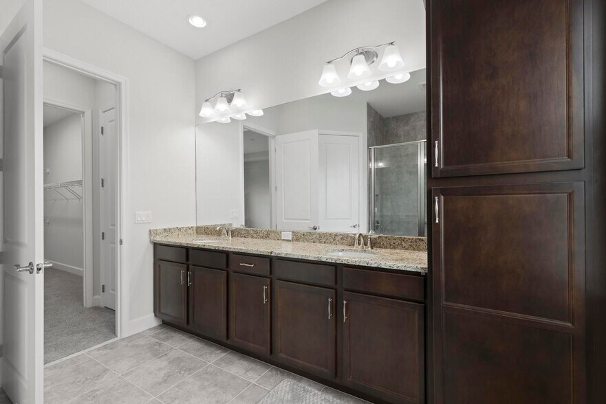 Building Photo - 13548 Spruce Pine Dr
