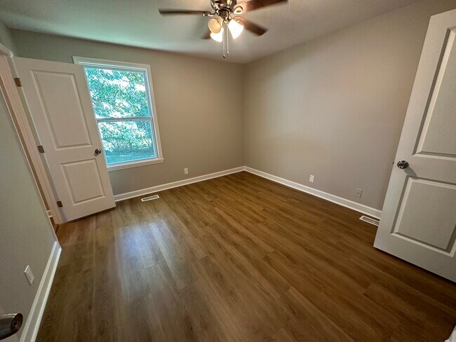 Building Photo - 701 Shelton Cir