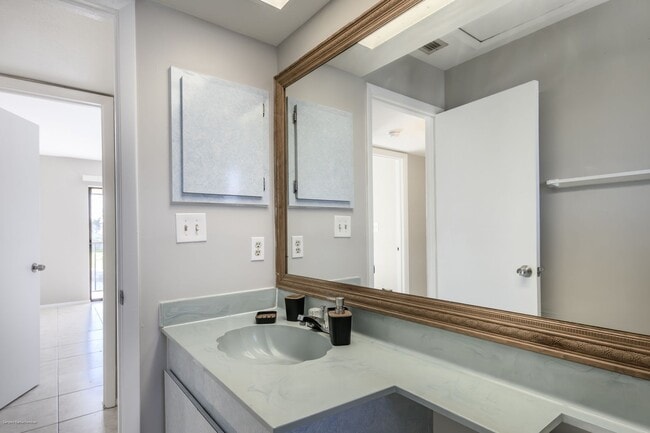 Building Photo - WATERFRONT- 2-BEDROOMS, 2-BATH- PUNTA GORD...