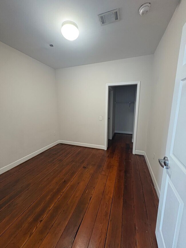 Building Photo - 460 Poplar St