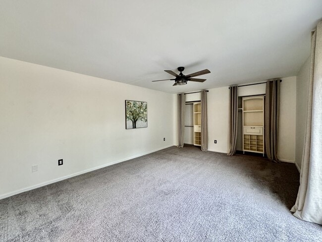 Building Photo - READY 06-11-26!! Fantastic Condo By The Beach! Fenced Patio - All Appliances - Community Pool!