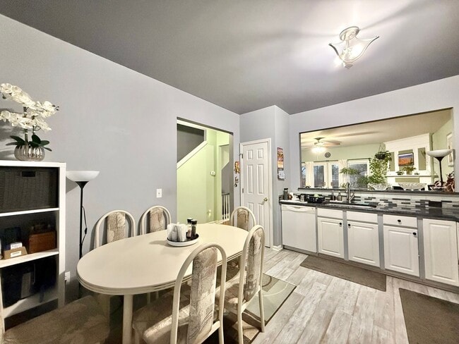 Building Photo - Stunning 3BD, 4BA Morrisville Townhome in an HOA Community with Premier Amenities & Near RDU Airp...