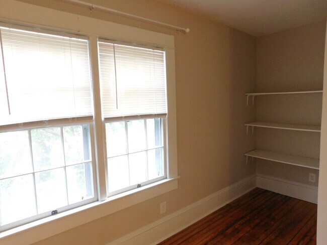 Building Photo - 605 Johnson St