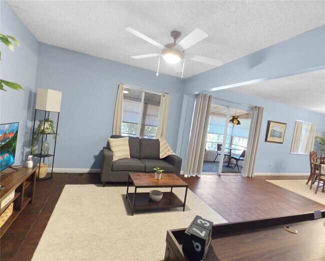 Building Photo - 553 Fairways Cir