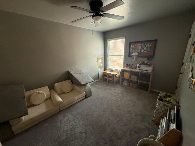 Building Photo - Immaculate 3 bed 2 bath in Mustang Schools, ready for move in on or before July 1st!