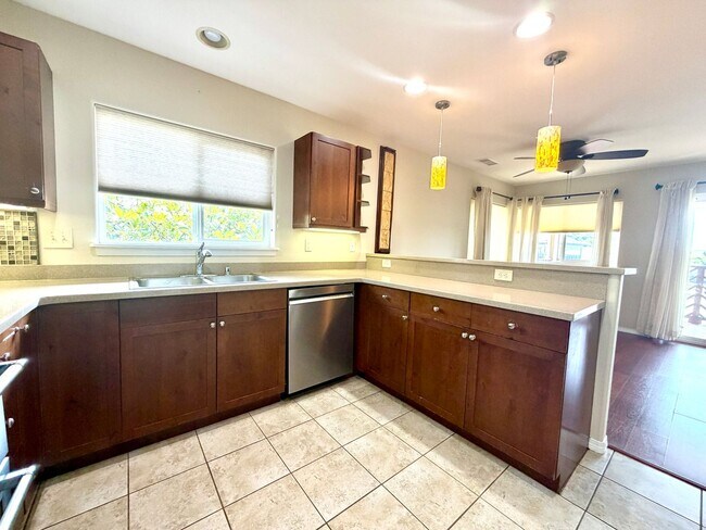 Building Photo - 75-654-654 Lalii Pl