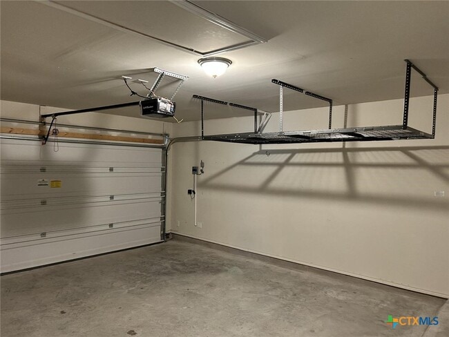 Building Photo - 6400 Treiber Dr