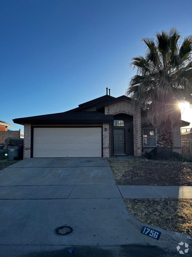 Building Photo - BEAUTIFUL EASTSIDE HOME