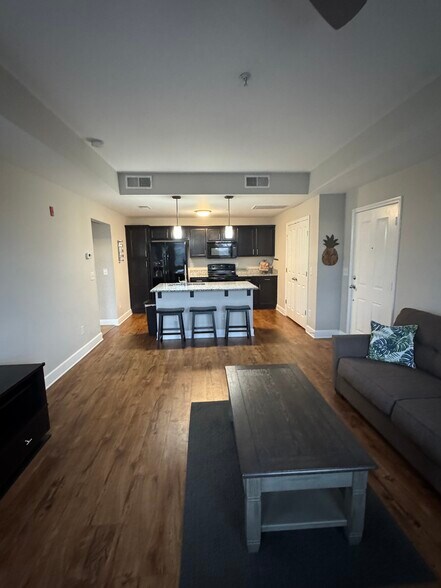 Building Photo - 8205 Lenox Creekside Dr