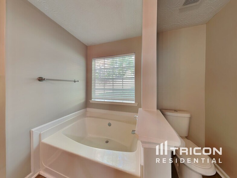 Building Photo - 5545 Amber Cove Way