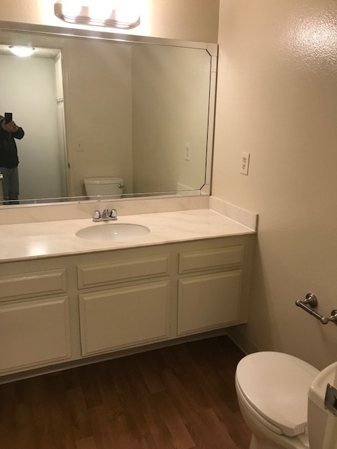 Building Photo - 215 Hudson S Ave