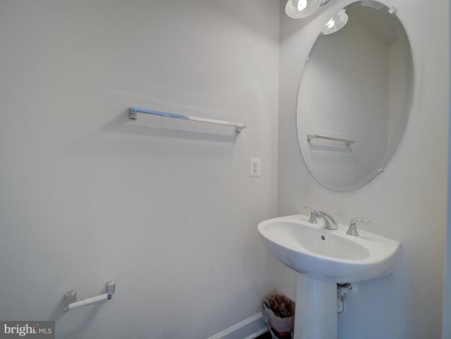 Building Photo - 8832 Englewood Farms Dr