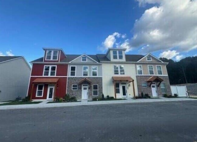 Building Photo - The Arbors