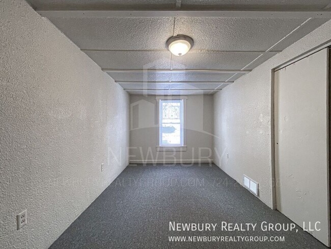 Building Photo - 29 Hickory St