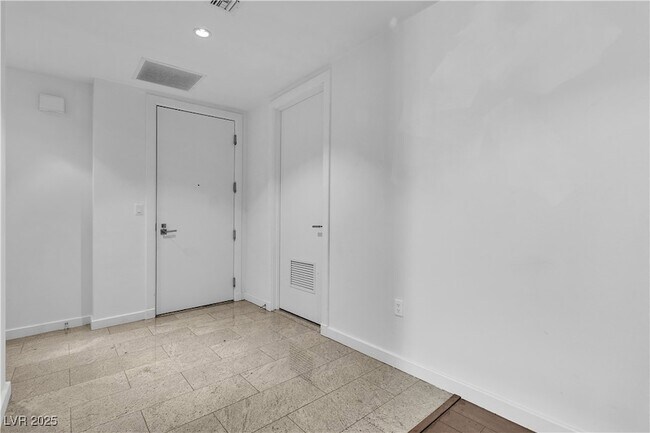 Building Photo - 4471 Dean Martin Dr