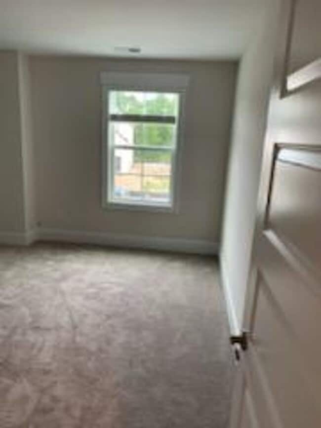 Building Photo - Available Rental located in desirable area of Scotts Hill in Scotts Hill Village