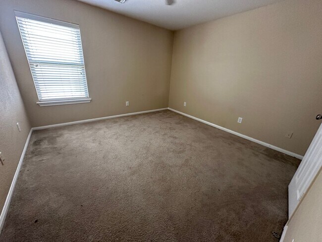 Building Photo - For Lease | 4 Bed, 2.5 Bath | 2,587 Sq Ft ...
