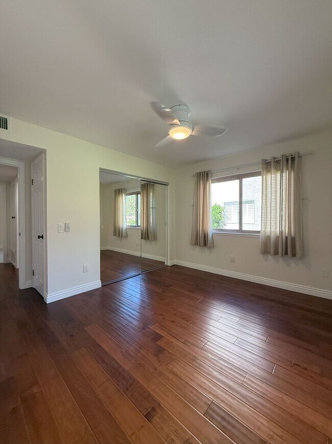 Building Photo - Enjoy stunning panoramic views of the golf...