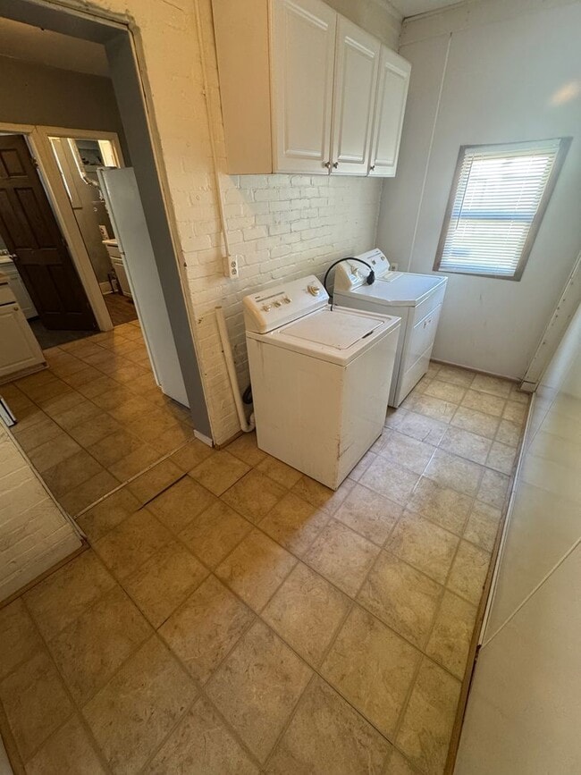 Building Photo - 2 Bed 1 Bath Saginaw Home w/ Garage