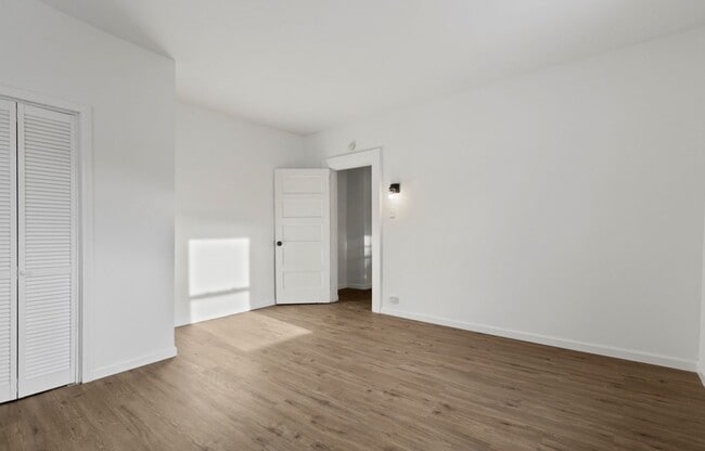 Building Photo - Carnegie - 2 Bedroom 1 Bathroom - Updated ...