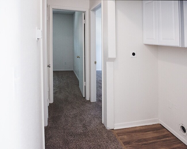 Building Photo - Very Nice Condo close to HWY I-25