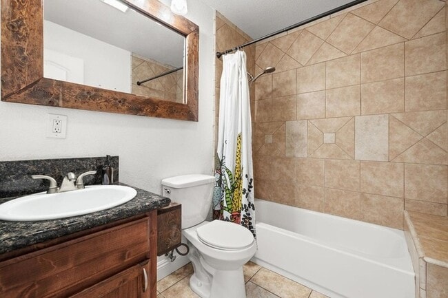 Building Photo - Welcome to this stunning 4-bedroom, 2-bath...