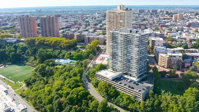 Building Photo - 6050 Boulevard E