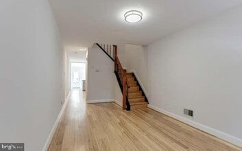 Building Photo - 802 Mangold St