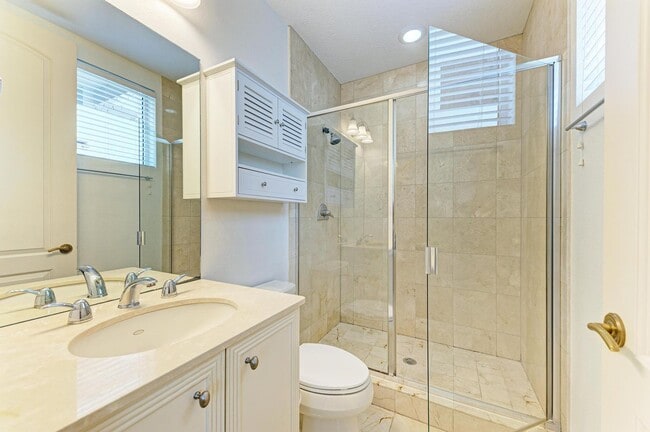 Building Photo - ANNUAL DOWNTOWN SARASOTA CONDO - WALK EVERYWHERE!