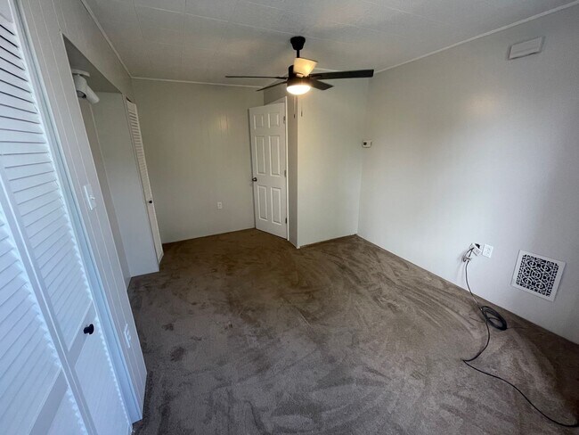 Building Photo - 155 Kendall Ave