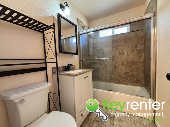 Building Photo - Charming 2-Bedroom Home with Modern Upgrad...