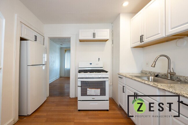 Building Photo - 17352 Roselawn St