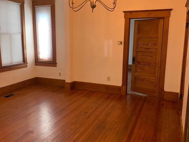 Building Photo - 503 E 40th St