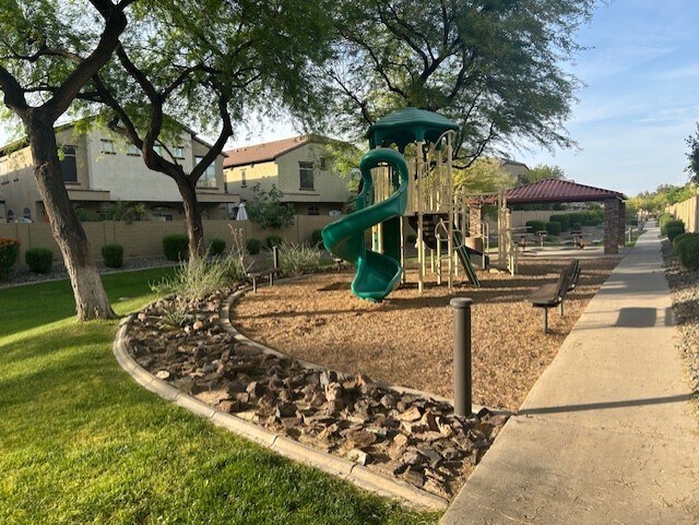 Building Photo - 2725 E Mine Creek Rd