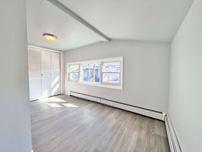 Building Photo - Move in ready, spacious, 4 bedroom, 3 bath single-family home available for rent in Hackensack, NJ.