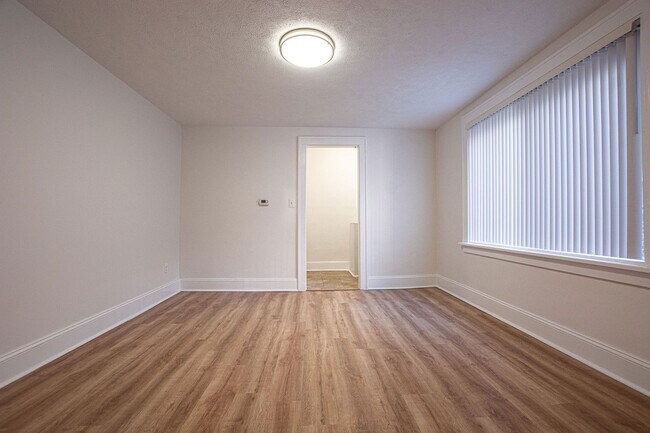 Building Photo - 3 Bedroom Duplex near downtown Omaha