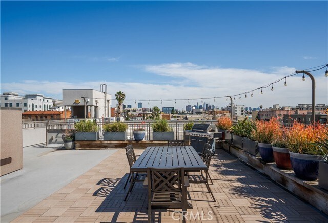 Building Photo - 820 S Wilton Pl