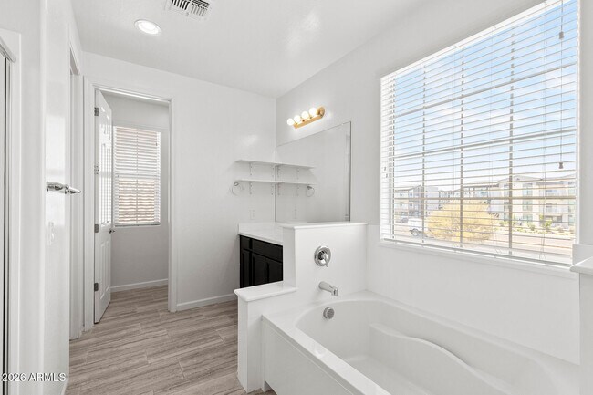 Building Photo - 130 N Bay Dr