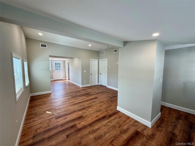 Building Photo - 5 Schradin Hill