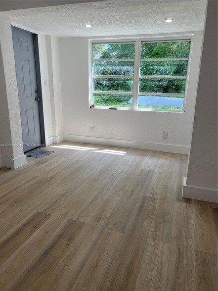 Building Photo - 16601 SW 83rd Ct