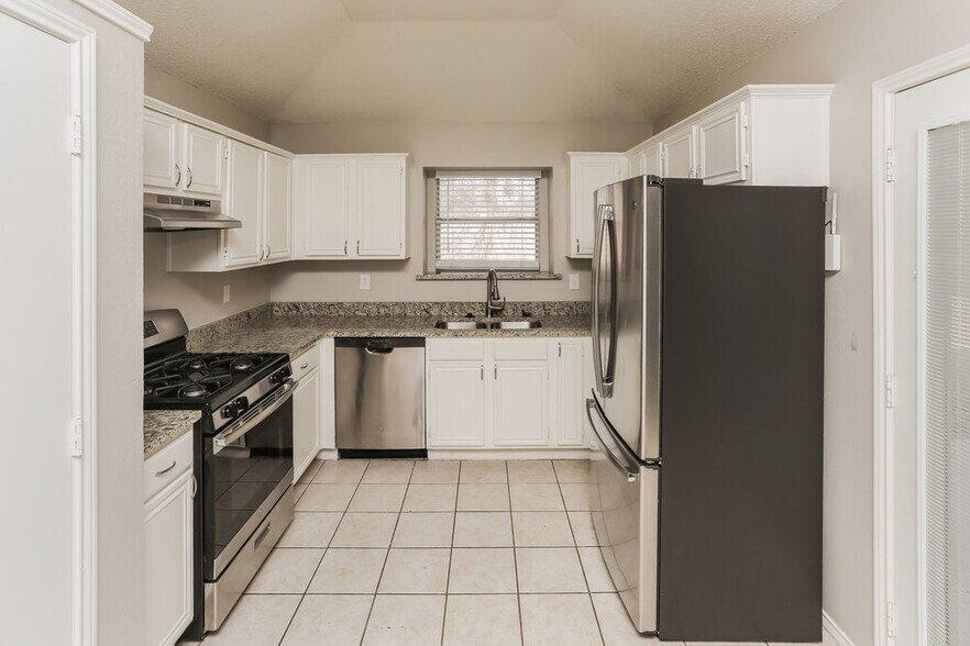 Building Photo - 317 Glen Meadow Dr