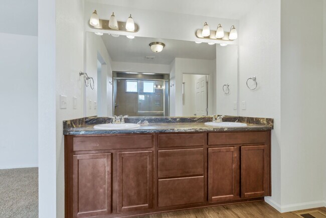 Building Photo - 10827 Ventura Ct