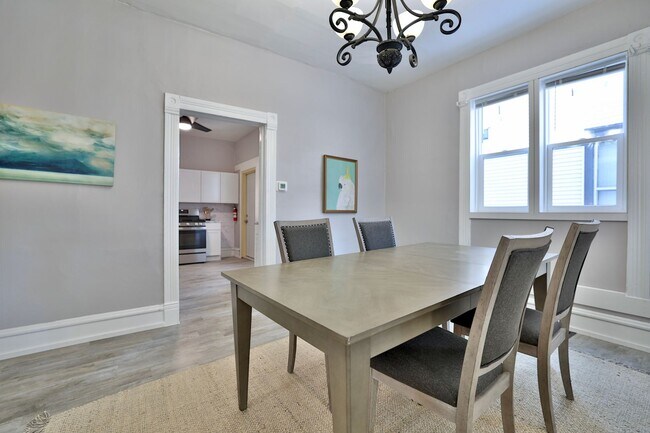 Building Photo - Lyndale Livings