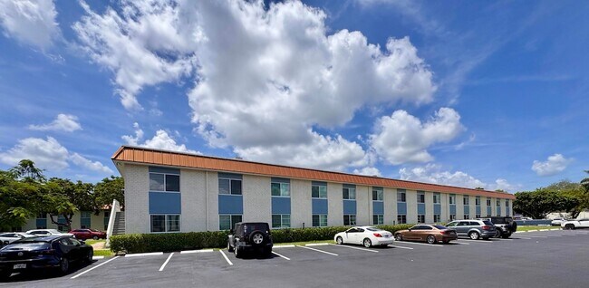 Building Photo - 9 NE 19th Ct