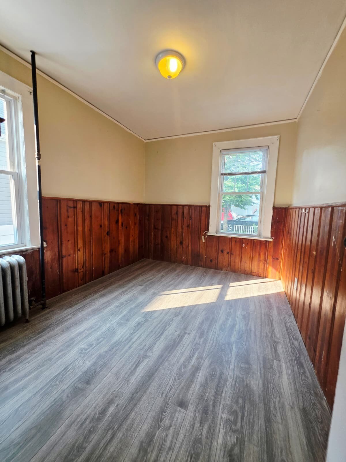 Building Photo - 23 Maple Pl