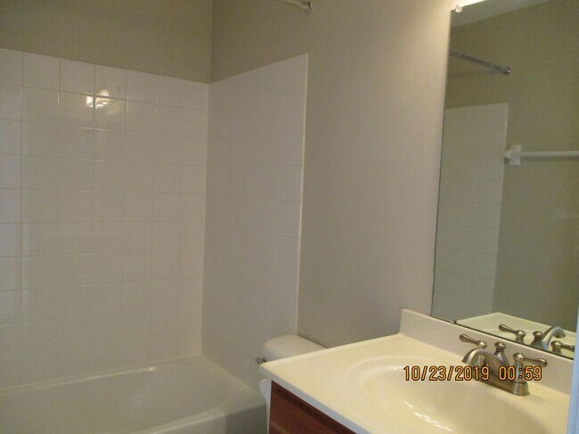 Building Photo - Traditions at Powell