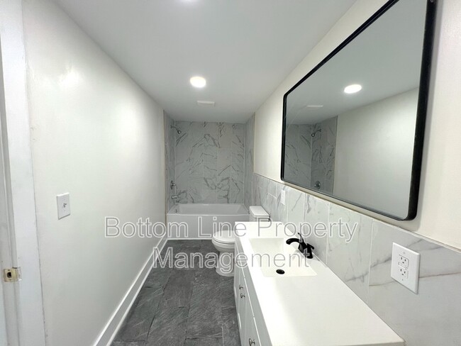 Building Photo - 218 Norwood Dr