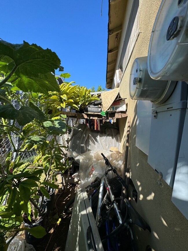 Building Photo - La Habra Duplex